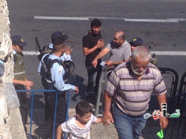 كيوبرس: اسرائيل تنصب حواجز عسكرية وتفرض قيودا على صلاة المسلمين في الأقصى